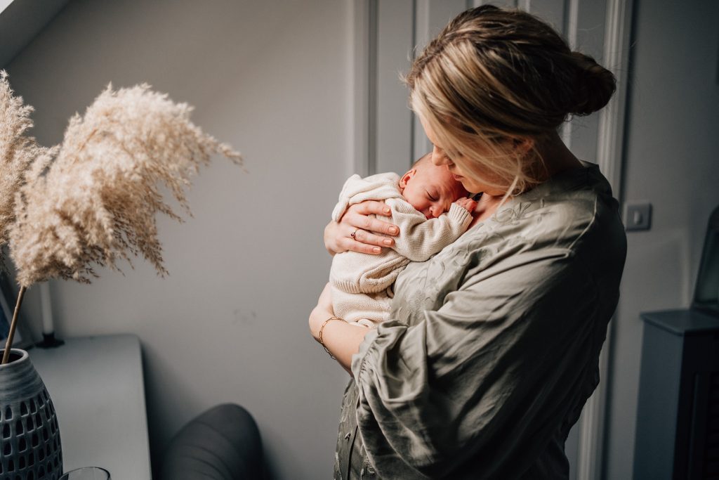 mum-and-newborn