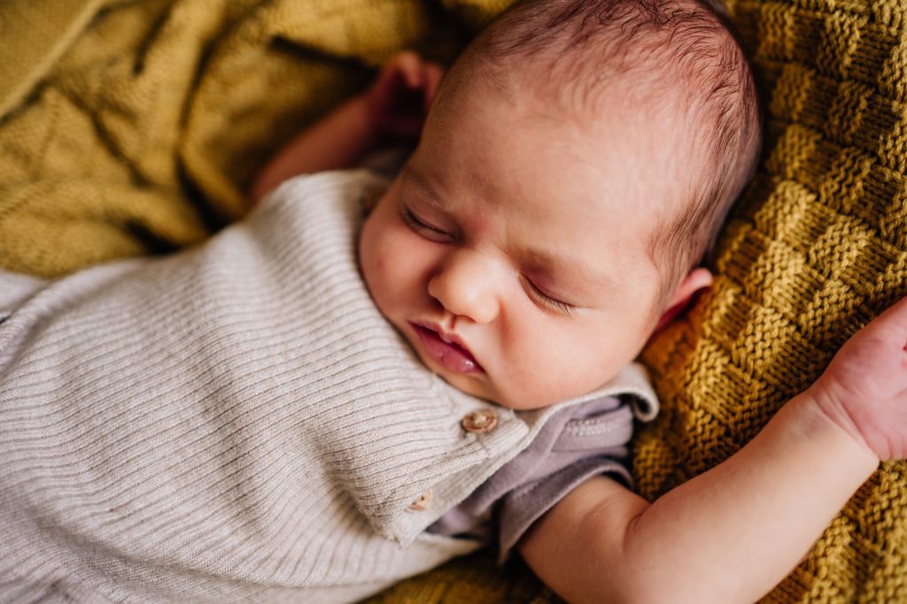 newborn baby eyelashes