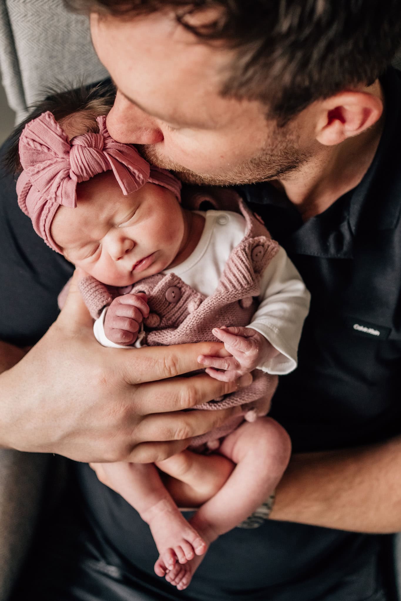 dad and newborn baby